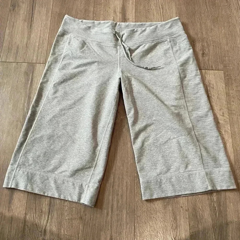 Lululemon Groove Crop Workout Gray  with Drawstring, No pockets, Unisex